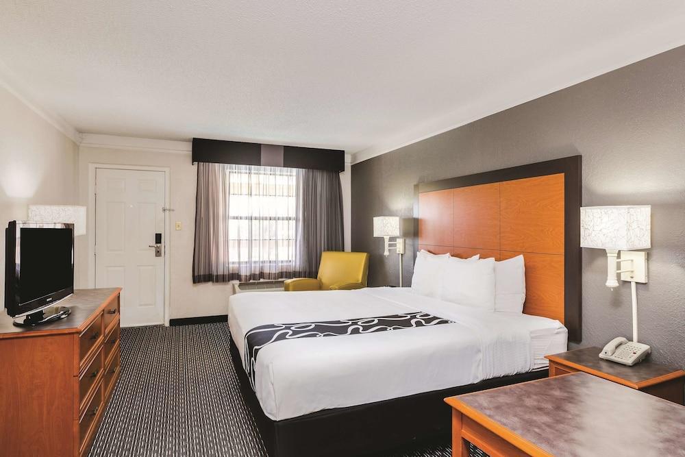 Travelodge By Wyndham - Airport Hotel