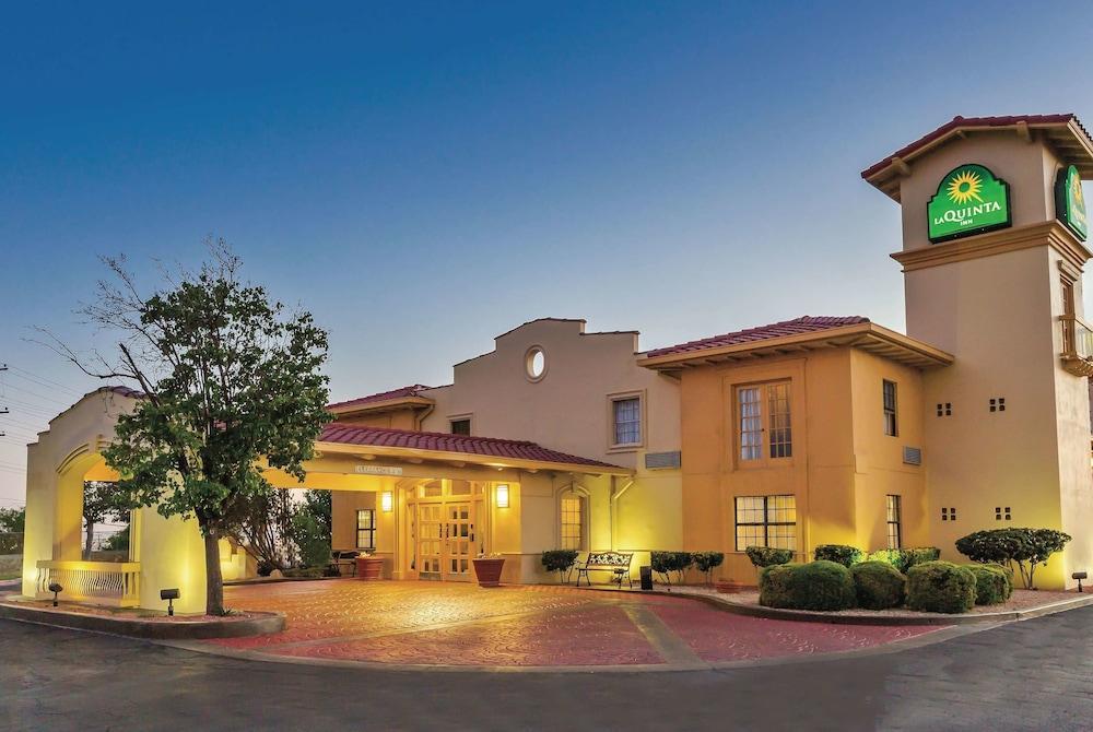 Travelodge By Wyndham - Airport Hotel