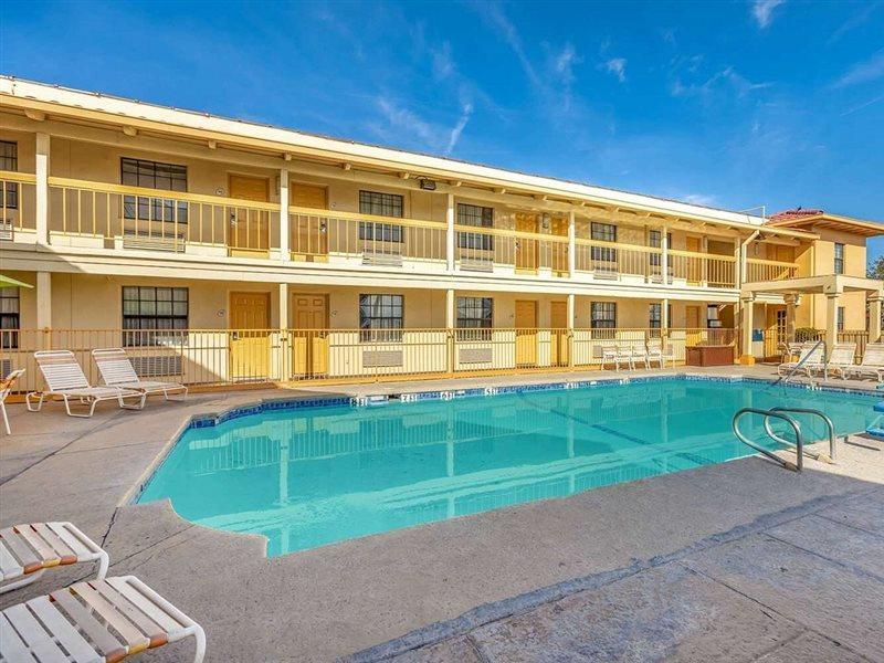 Hotel Travelodge By Wyndham - Airport 3*