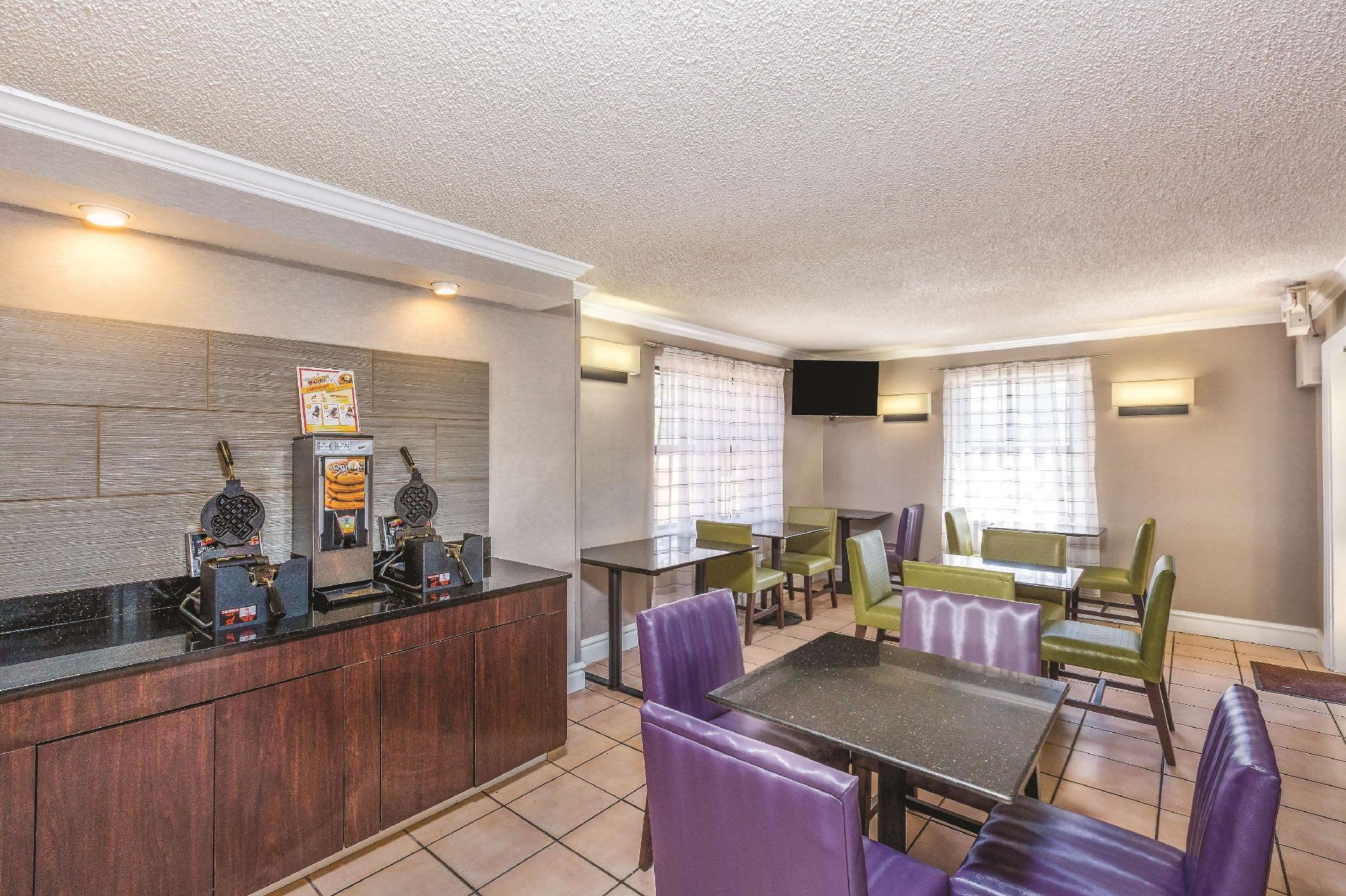 Travelodge By Wyndham - Airport Hotel 3*