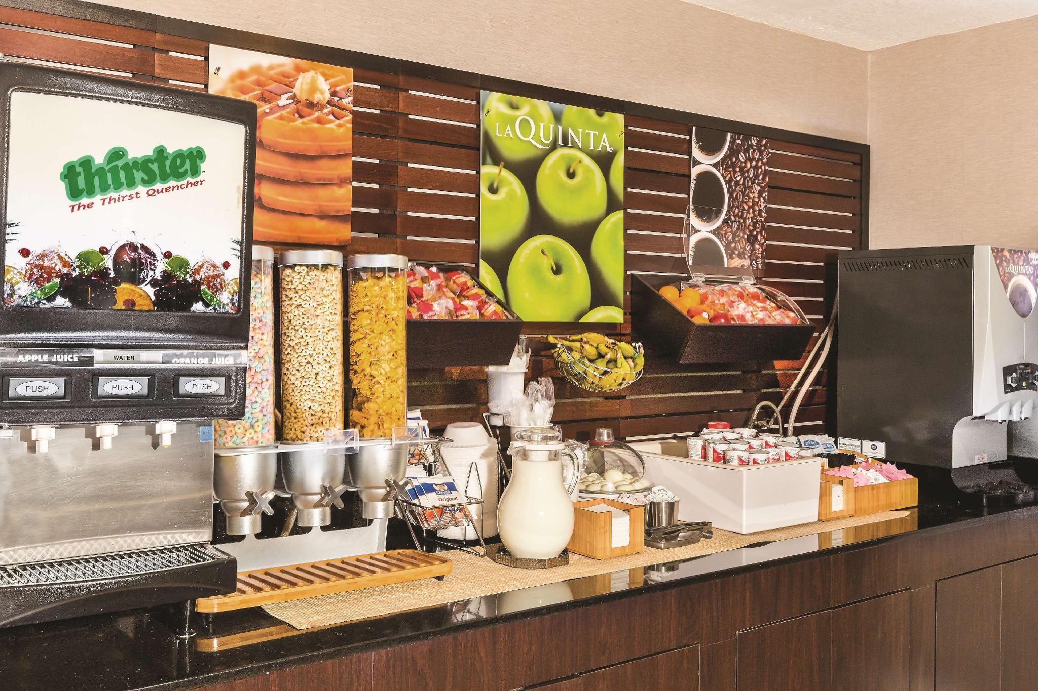 Hotel Travelodge By Wyndham - Airport 3*