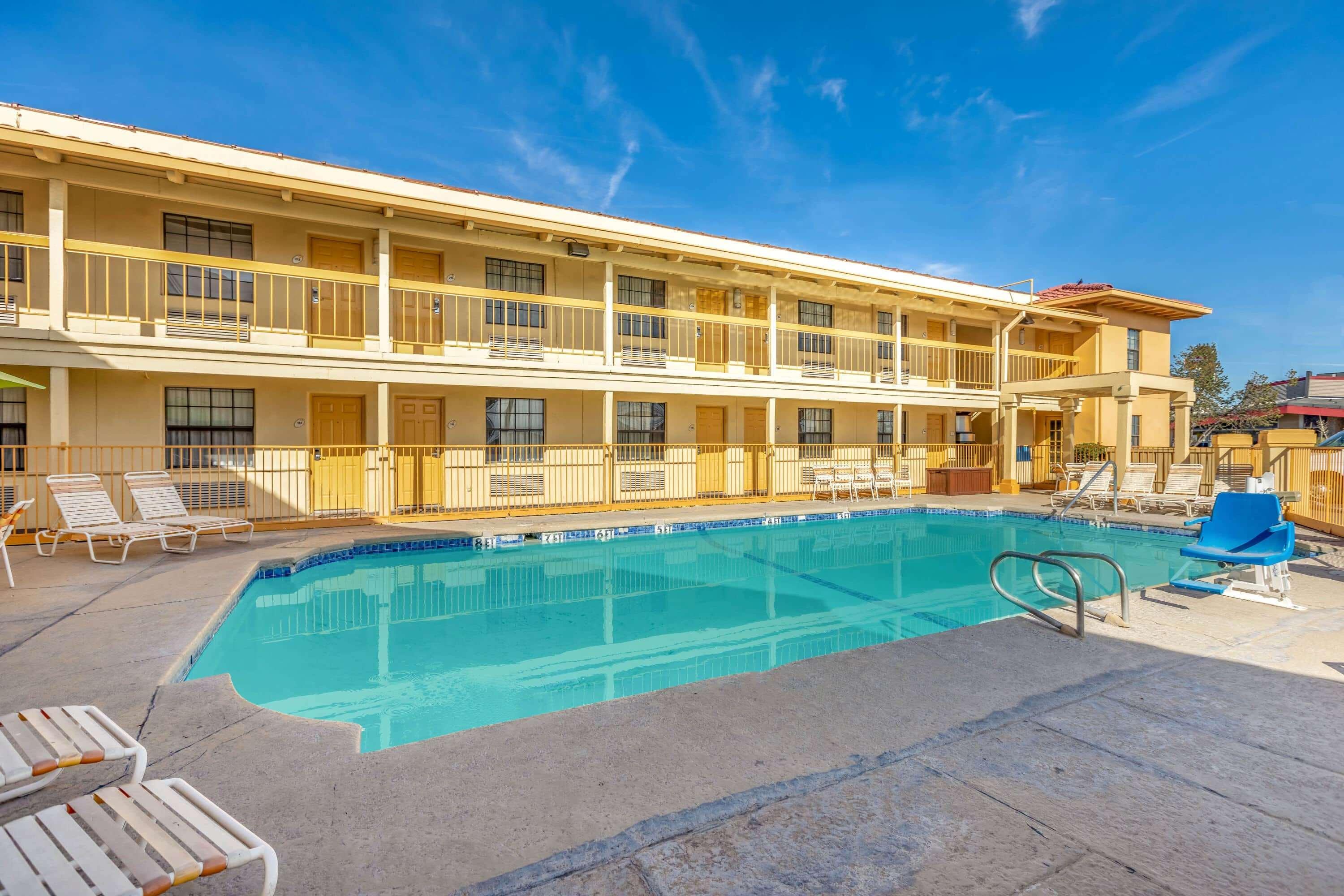 Travelodge By Wyndham - Airport Hotel
